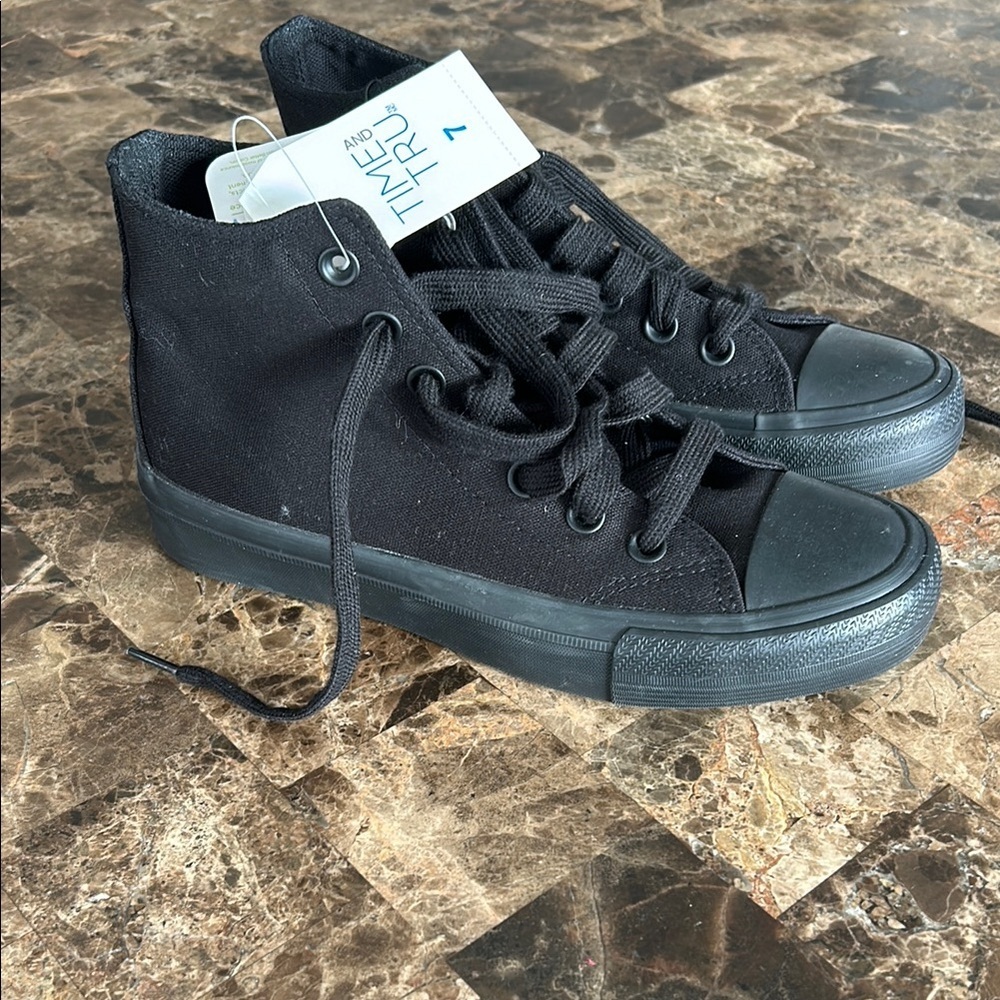 🆕 NWT Black Sneakers Time And Tru Size 7
